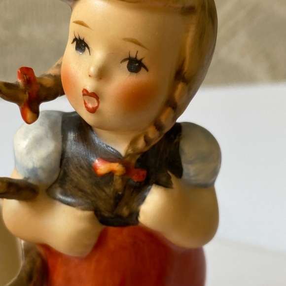 Hummel Goebel Vintage Figurine #96 Little Shopper - Picture 7 of 12